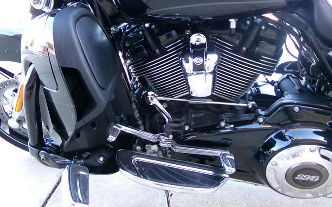 2017 Harley-Davidson® FLHXSE - CVO™ Street Glide®