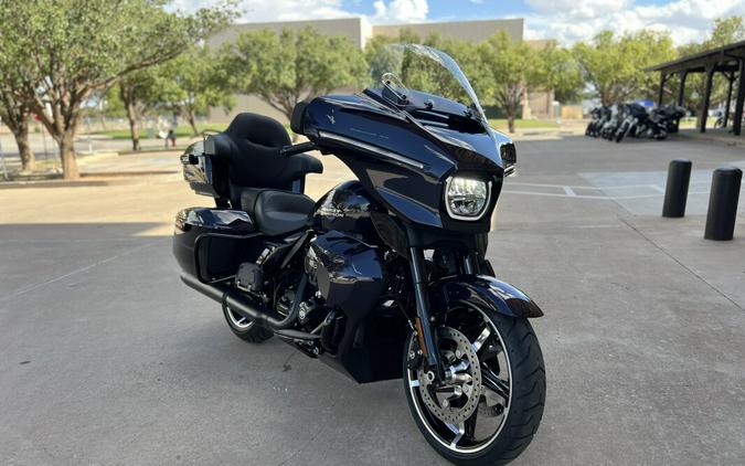 2025 Harley-Davidson® Street Glide® Ultra Mystic Shift - Black Finish