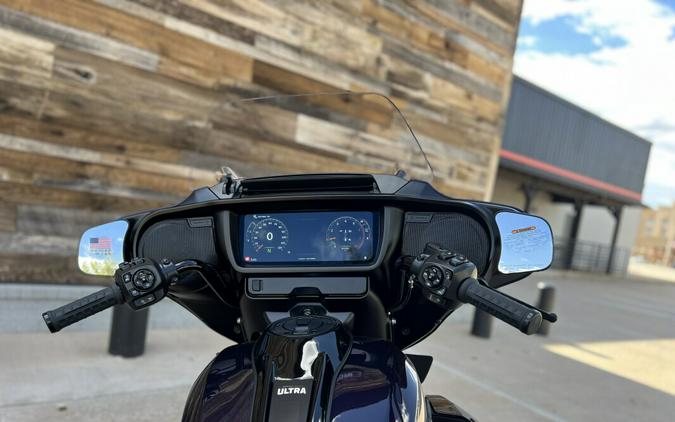 2025 Harley-Davidson® Street Glide® Ultra Mystic Shift - Black Finish