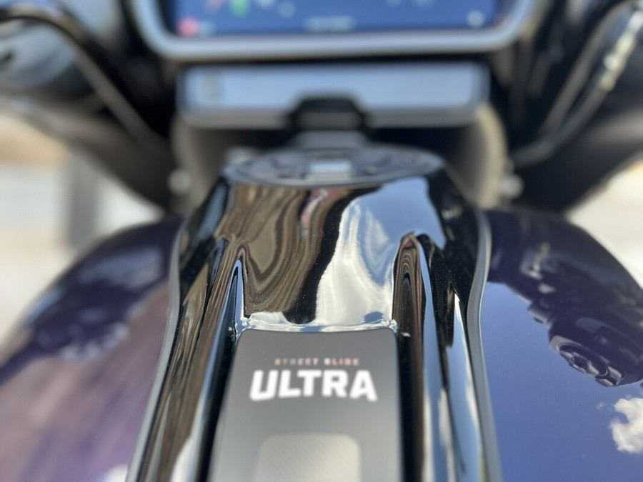 2025 Harley-Davidson® Street Glide® Ultra Mystic Shift - Black Finish