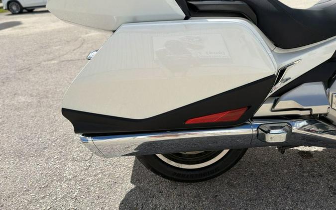 2018 Honda Gold Wing Tour Pearl White Tour Candy Ardent Red