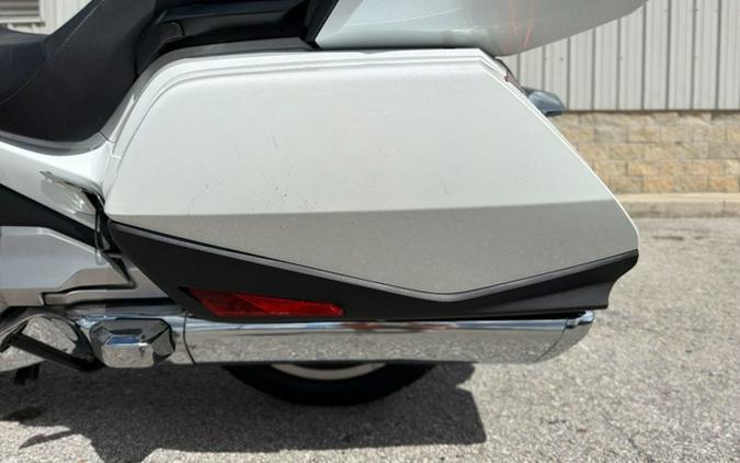 2018 Honda Gold Wing Tour Pearl White Tour Candy Ardent Red