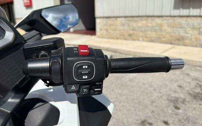 2018 Honda Gold Wing Tour Pearl White Tour Candy Ardent Red
