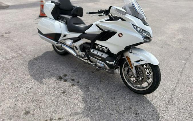 2018 Honda Gold Wing Tour Pearl White Tour Candy Ardent Red