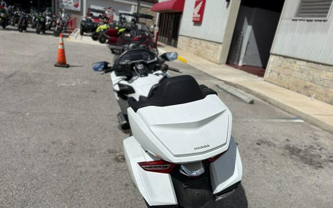 2018 Honda Gold Wing Tour Pearl White Tour Candy Ardent Red