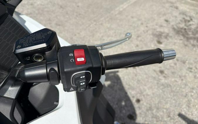 2018 Honda Gold Wing Tour Pearl White Tour Candy Ardent Red