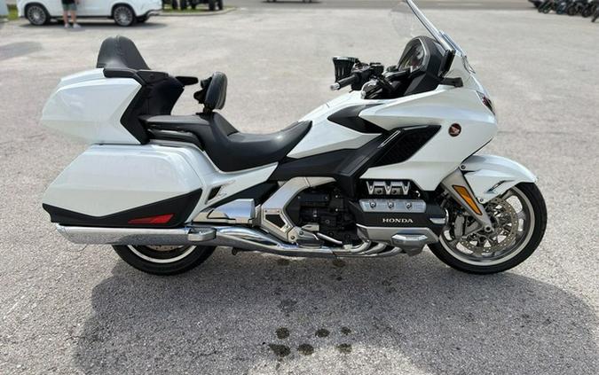 2018 Honda Gold Wing Tour Pearl White Tour Candy Ardent Red