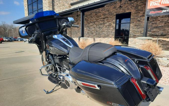 2026 Harley-Davidson® Street Glide® Midnight Ember Chrome Trim