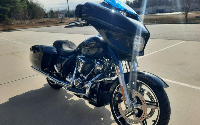 2026 Harley-Davidson® Street Glide® Midnight Ember Chrome Trim