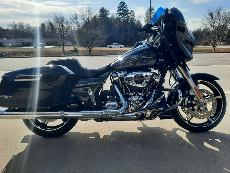 2026 Harley-Davidson® Street Glide® Midnight Ember Chrome Trim