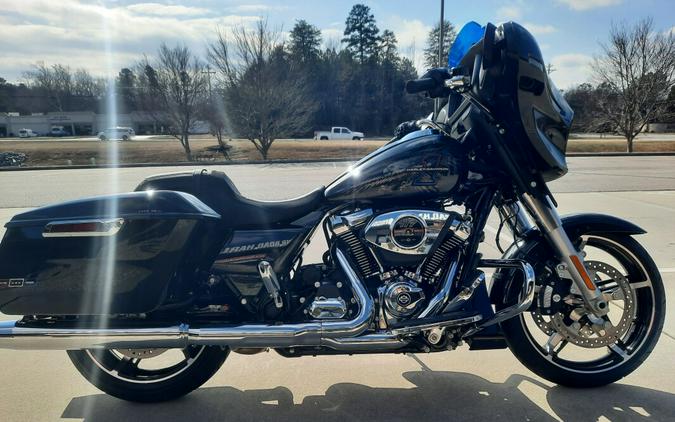 2026 Harley-Davidson® Street Glide® Midnight Ember Chrome Trim