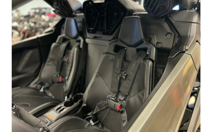 2026 MAVERICK R X RC - Can-Am