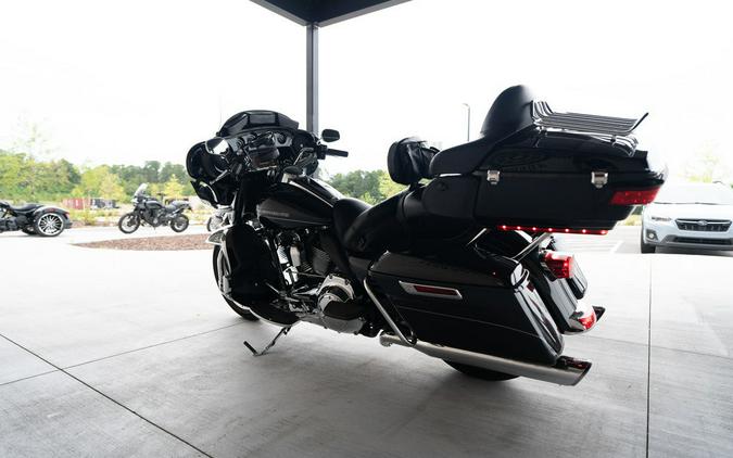 2012 Harley-Davidson® FLHTCU103