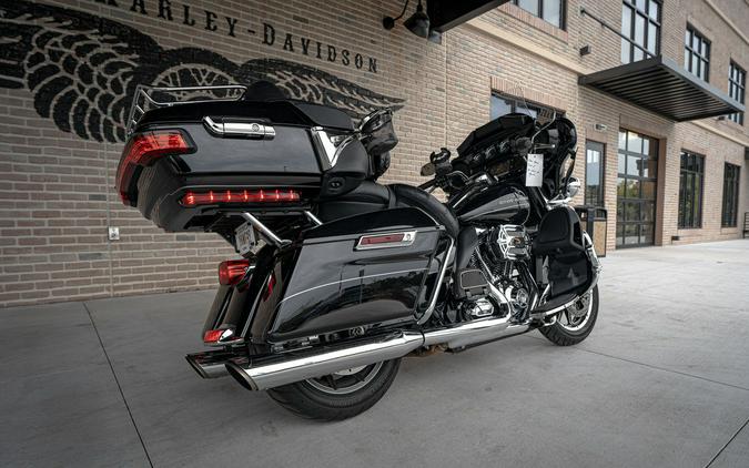 2012 Harley-Davidson® FLHTCU103