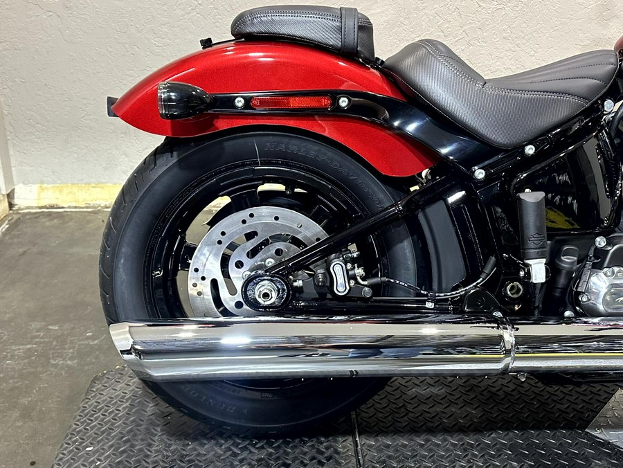 2026 Harley-Davidson® Street Bob® BRILLIANT RED