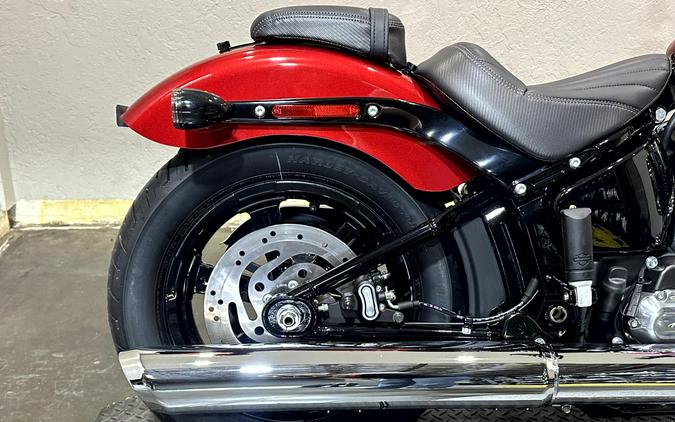 2026 Harley-Davidson® Street Bob® BRILLIANT RED