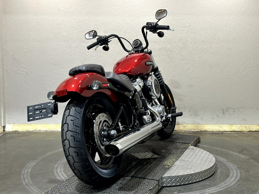 2026 Harley-Davidson® Street Bob® BRILLIANT RED