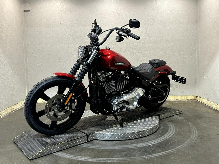 2026 Harley-Davidson® Street Bob® BRILLIANT RED