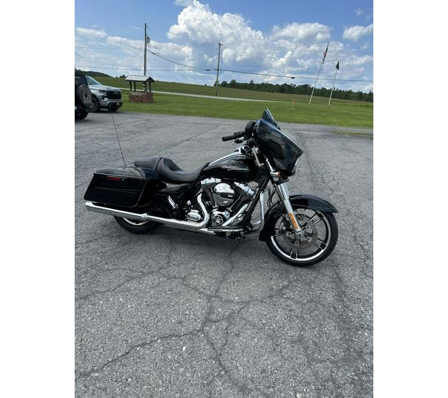 2014 Harley-Davidson® Street Glide® Special Vivid Black Chrome Cast Wheels