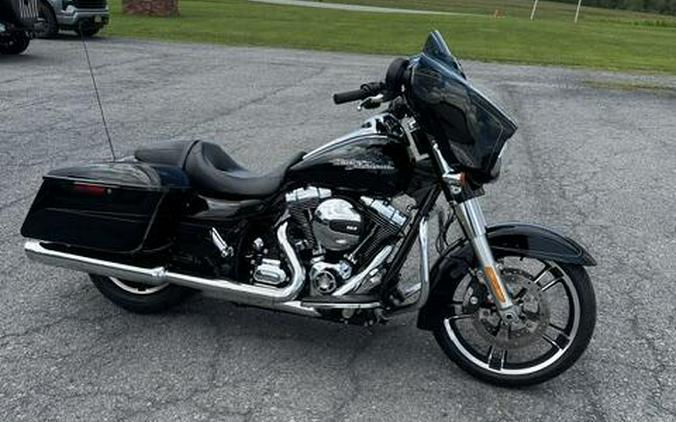 2014 Harley-Davidson® Street Glide® Special Vivid Black Chrome Cast Wheels