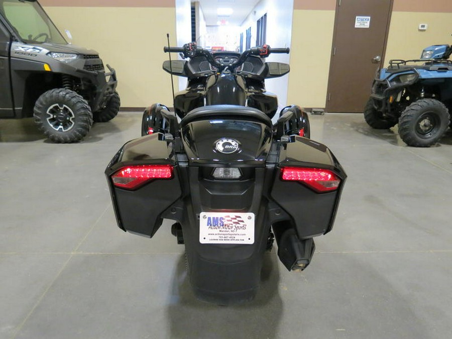 2016 Can-Am® Spyder® F3 Limited Special Series 6-Speed Semi-Automatic (SE6)