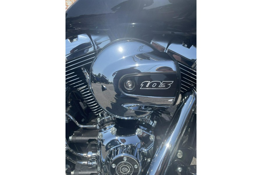 2016 Harley-Davidson® FLSTC