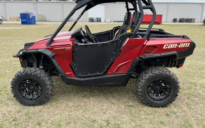 2018 Can-Am® Commander™ XT™ 1000R Intense Red