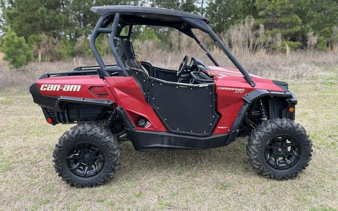 2018 Can-Am Commander XT 1000R Intense Red