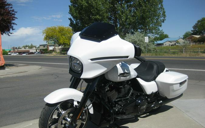 2024 Harley-Davidson Street Glide® White Onyx Pearl - Black Finish