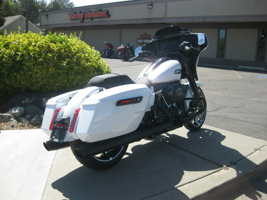 2024 Harley-Davidson Street Glide® White Onyx Pearl - Black Finish