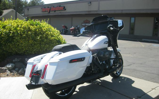 2024 Harley-Davidson Street Glide® White Onyx Pearl - Black Finish