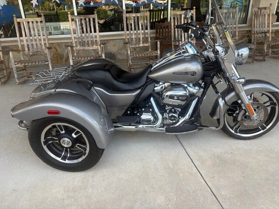 2017 Harley-Davidson® Freewheeler® Billet Silver