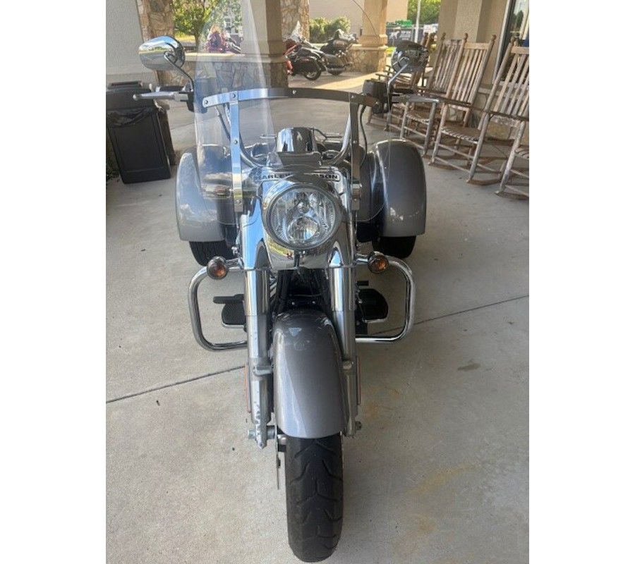 2017 Harley-Davidson® Freewheeler® Billet Silver