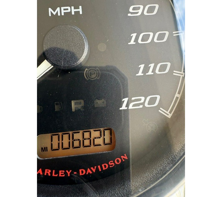 2017 Harley-Davidson® Freewheeler® Billet Silver