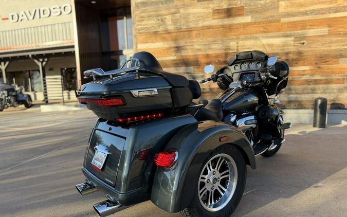 2020 Harley-Davidson® Tri Glide® Ultra Spruce