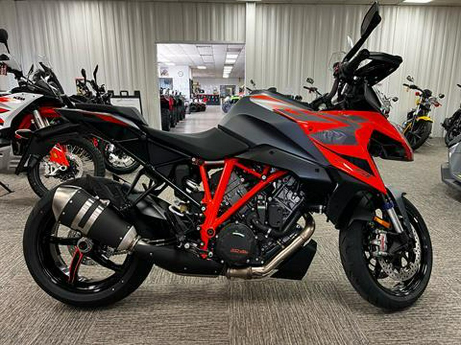 2023 KTM 1290 Super Duke GT