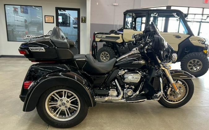 2017 Harley-Davidson Trike FLHTCUTG - Tri Glide Ultra