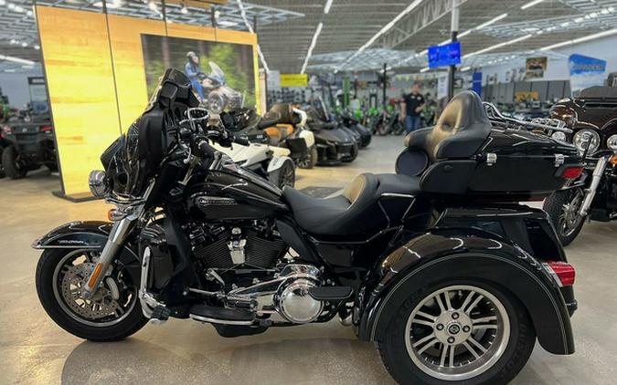 2017 Harley-Davidson Trike FLHTCUTG - Tri Glide Ultra