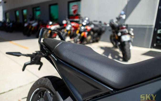 2024 HUSQVARNA Svartpilen 401