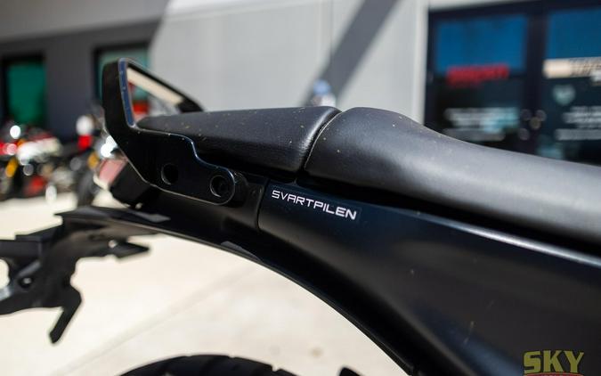 2024 HUSQVARNA Svartpilen 401