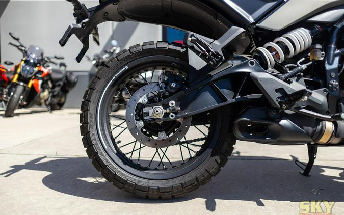 2024 HUSQVARNA Svartpilen 401