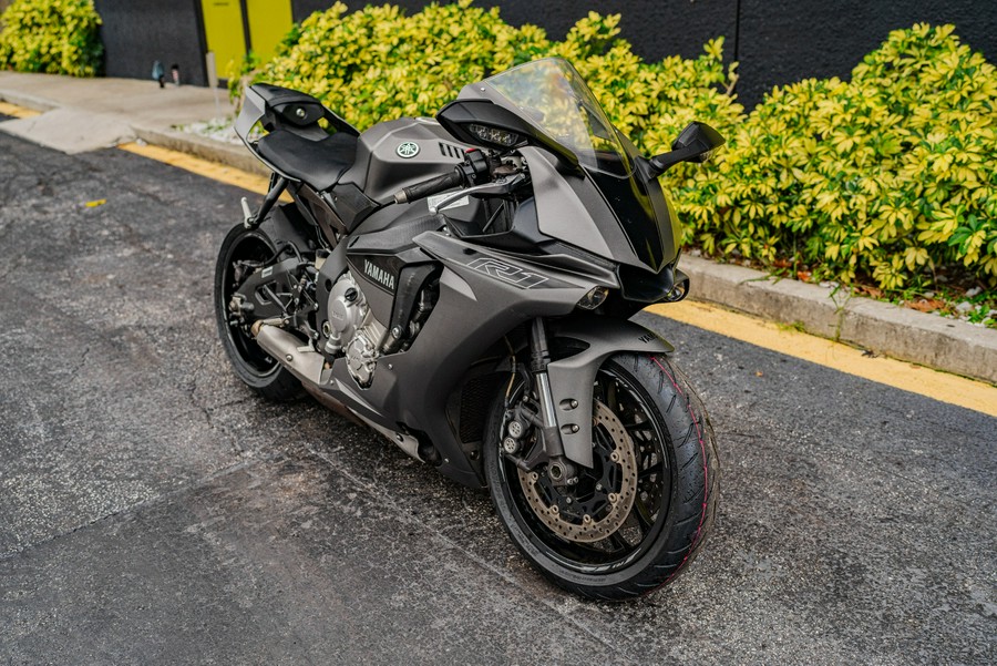 2016 Yamaha YZF-R1