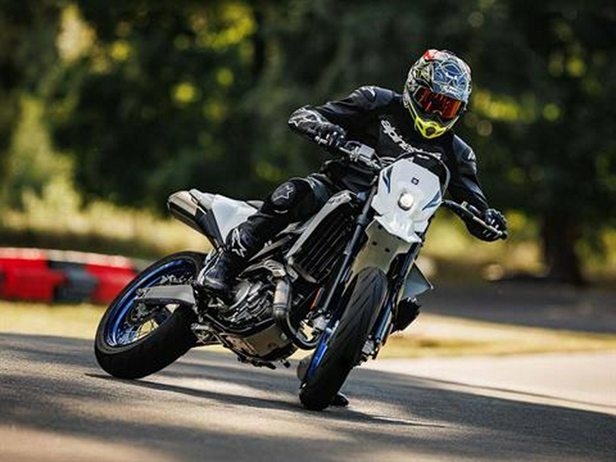 2025 Suzuki DR-Z4SM