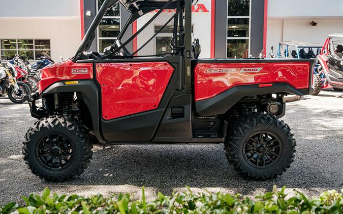 2026 Honda Pioneer 1000 Deluxe
