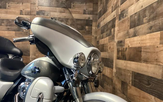 2009 Harley-Davidson Electra Glide® Ultra Classic® White Gold Prl & Pewter Pearl FLHTCU