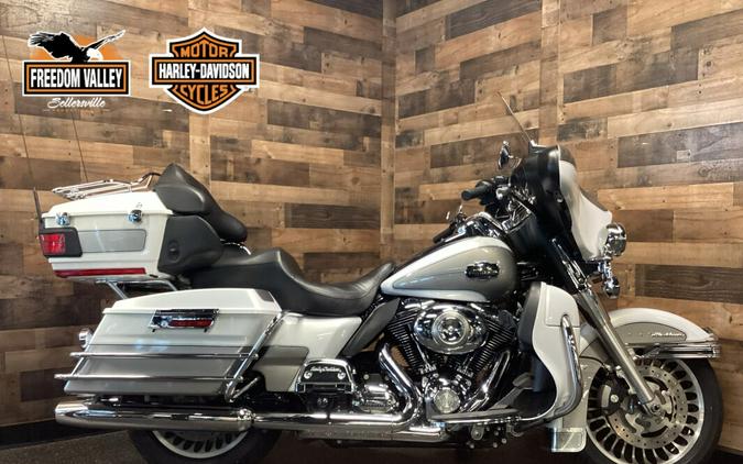 2009 Harley-Davidson Electra Glide® Ultra Classic® White Gold Prl & Pewter Pearl FLHTCU