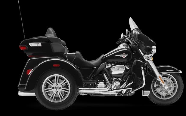 Harley-Davidson Tri Glide Ultra 2024 FLHTCUTG 84399770DT VIVID BLACK W/ PINS