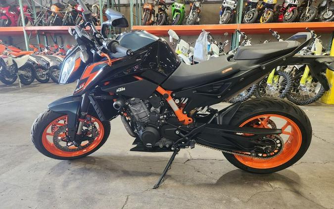 2022 KTM 890 Duke