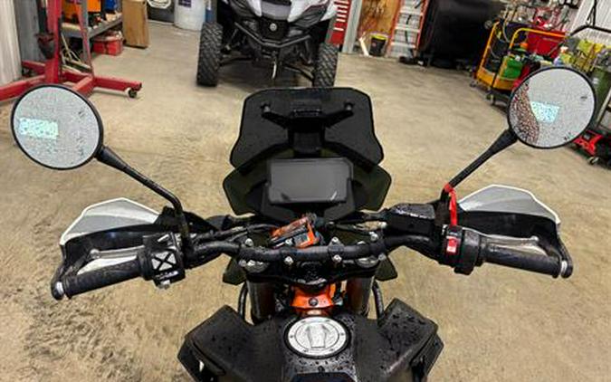 2022 KTM 890 Adventure R