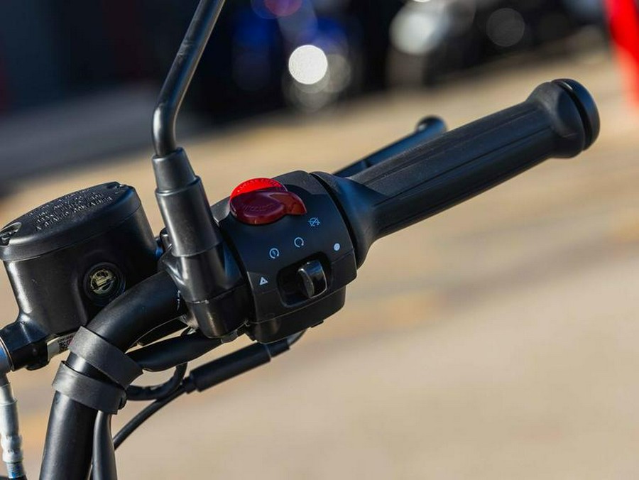 2026 Royal Enfield Classic 350 Commando Sand